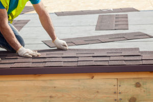 roofer-installing-shingles-spriengfield-va